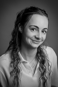 portrait-emmanuelle-page-6560765e45f23